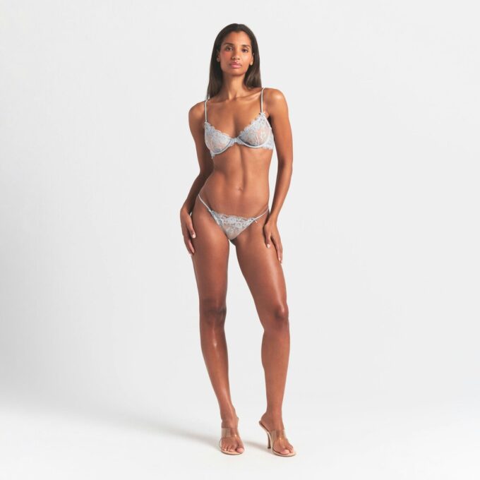 Bestickte Dessous, vorne geschlossen, ungefütterter BH Bestickte Dessous, vorne geschlossen, ungefütterter BH