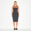Body mit glatten Lagen und Rundhalsausschnitt Body mit glatten Lagen und Rundhalsausschnitt