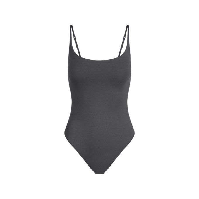 Body mit glatten Lagen und Rundhalsausschnitt Body mit glatten Lagen und Rundhalsausschnitt