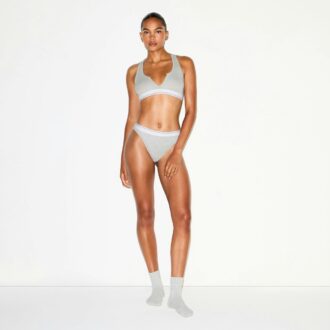 BRALETTE AUS BAUMWOLLRIPPEN MIT SPLIT-HALS-AUSSCHNITT
