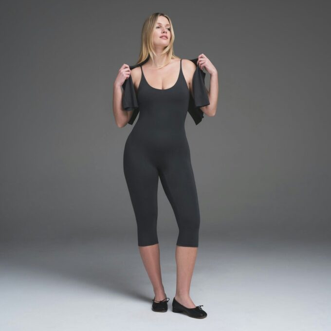 Capri-Catsuit mit glatten Lagen Capri-Catsuit mit glatten Lagen