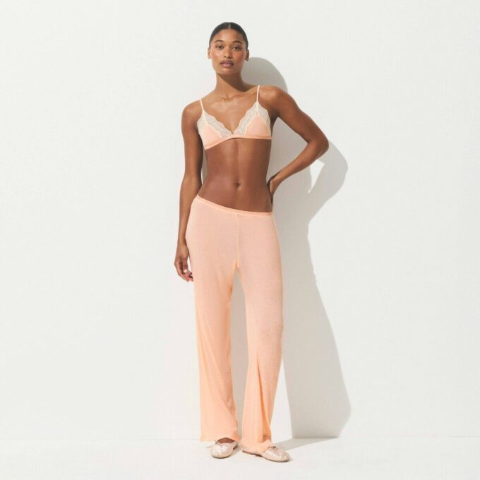 Dreieckiger Bralette aus transparenter Rippenspitze Dreieckiger Bralette aus transparenter Rippenspitze