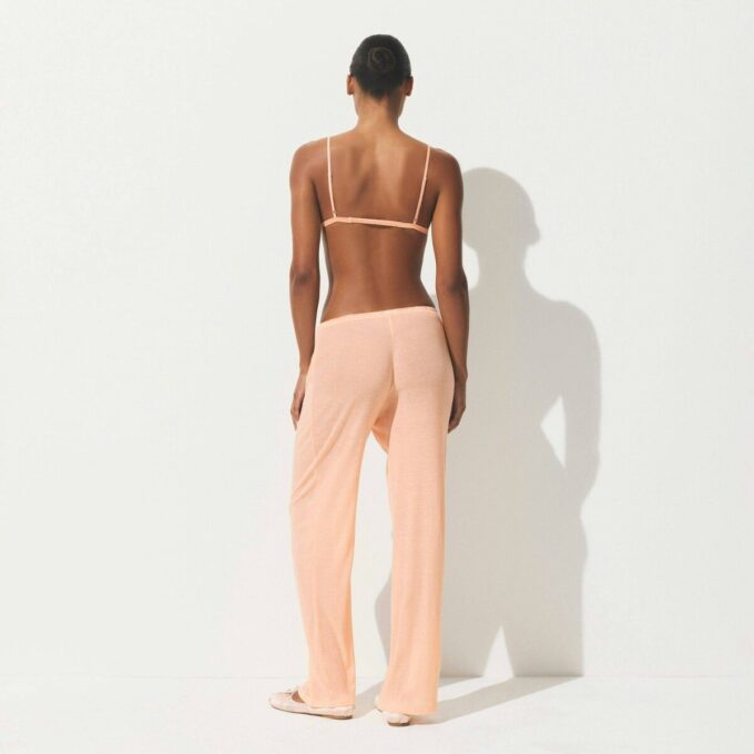 Dreieckiger Bralette aus transparenter Rippenspitze Dreieckiger Bralette aus transparenter Rippenspitze