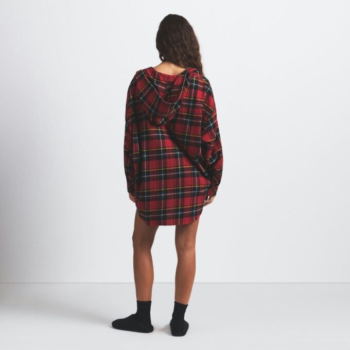 Flanell-Schlafshirt mit Kapuze, Oversize und Knöpfen Flanell-Schlafshirt mit Kapuze, Oversize und Knöpfen