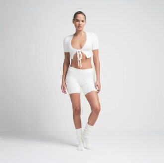 Flauschiges Strick-Crop-Top und Shorts-Set