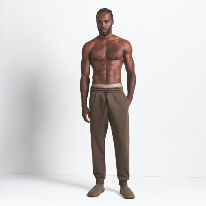 Fleece-Lounge-Herren-Jogginghose mit schmal zulaufendem Bein Fleece-Lounge-Herren-Jogginghose mit schmal zulaufendem Bein