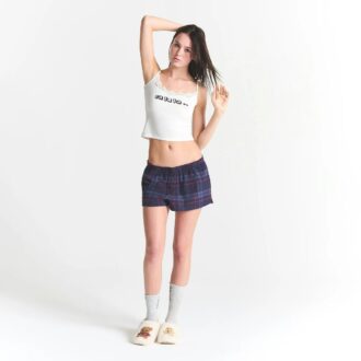 Flohmarktset mit Kaktuspflanze und Skims Skims Schlaf-Spitzentop und Flanell-Shorts