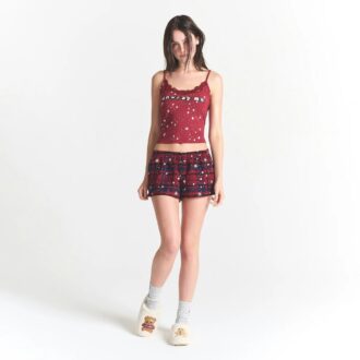Flohmarktset mit Kaktuspflanze und Skims Skims Schlaf-Spitzentop und Flanell-Shorts