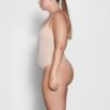 Ganzkörperanzug mit eckigem Ausschnitt – passt jeder Figur Ganzkörperanzug mit eckigem Ausschnitt – passt jeder Figur