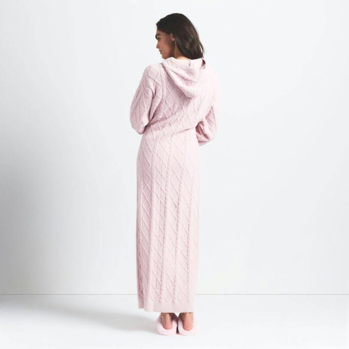 Gemütliches, leichtes, übergroßes Zopfstrickkleid Gemütliches, leichtes, übergroßes Zopfstrickkleid
