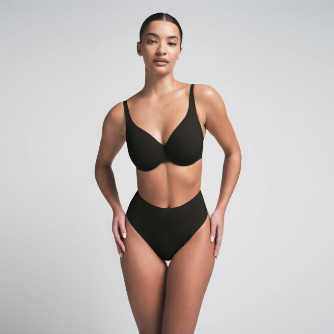 Glättender, ungefütterter Minimizer-BH für den Intimbereich Glättender, ungefütterter Minimizer-BH für den Intimbereich