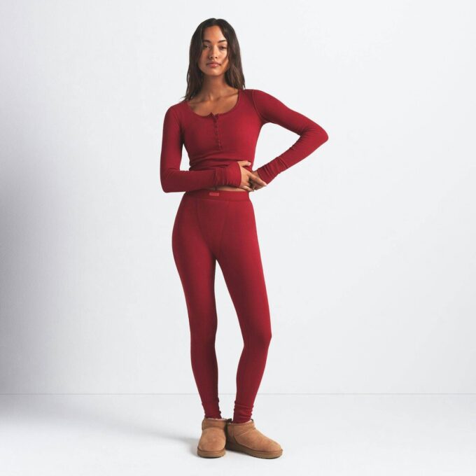 Henley-Hose mit Rundhalsausschnitt und Baumwollrippen Henley-Hose mit Rundhalsausschnitt und Baumwollrippen