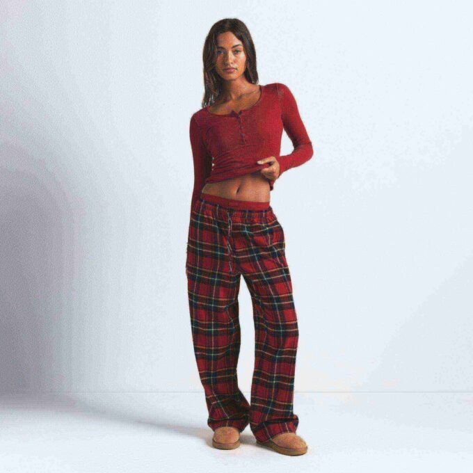 Henley-Hose mit Rundhalsausschnitt und Baumwollrippen Henley-Hose mit Rundhalsausschnitt und Baumwollrippen