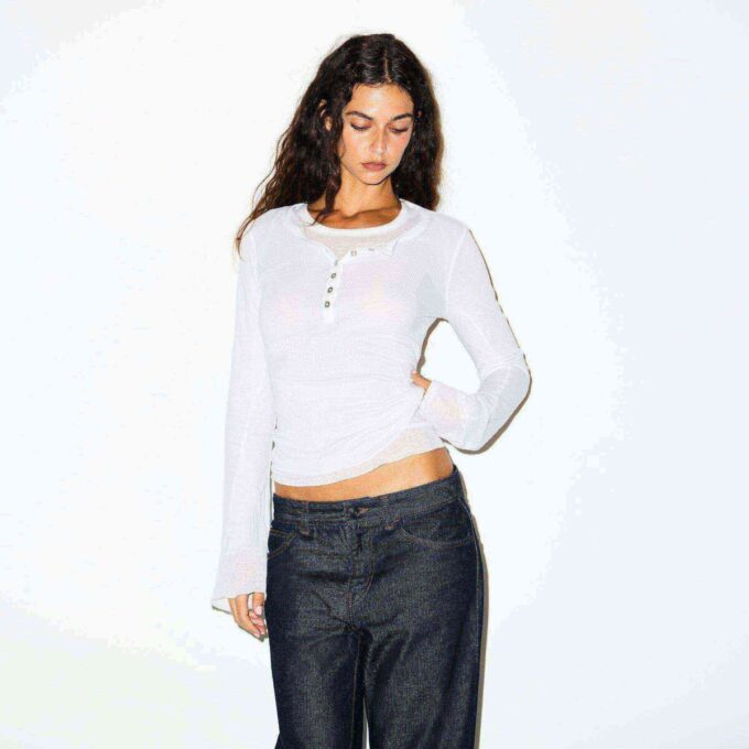 Henley-Shirt mit transparentem Rippstrick und langen Ärmeln Henley-Shirt mit transparentem Rippstrick und langen Ärmeln