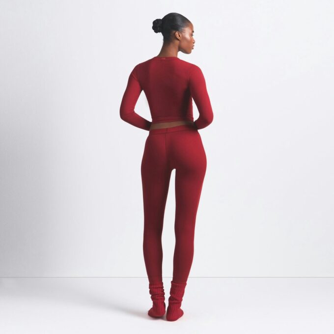 Henley- und Leggings-Set aus Baumwollrippen Henley- und Leggings-Set aus Baumwollrippen