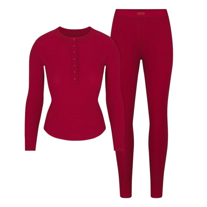 Henley- und Leggings-Set aus Baumwollrippen Henley- und Leggings-Set aus Baumwollrippen