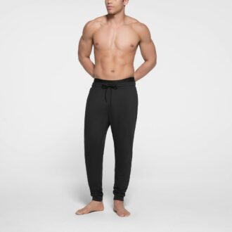Herren-Jogginghose aus Outdoor-Jersey mit schmal zulaufendem Bein Herren-Jogginghose aus Outdoor-Jersey mit schmal zulaufendem Bein
