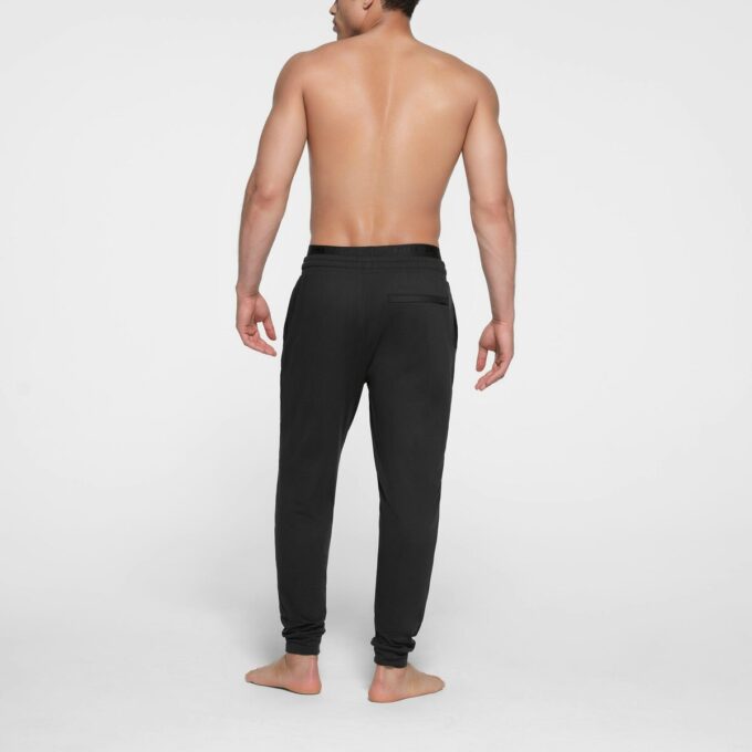 Herren-Jogginghose aus Outdoor-Jersey mit schmal zulaufendem Bein Herren-Jogginghose aus Outdoor-Jersey mit schmal zulaufendem Bein