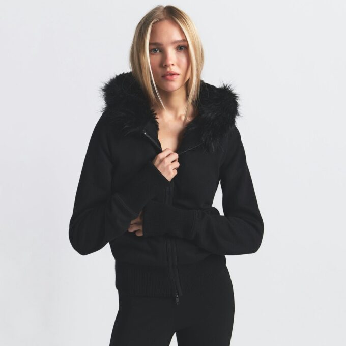 Kapuzenpullover aus Baumwollfleece mit Kunstpelzfutter und Reißverschluss Kapuzenpullover aus Baumwollfleece mit Kunstpelzfutter und Reißverschluss