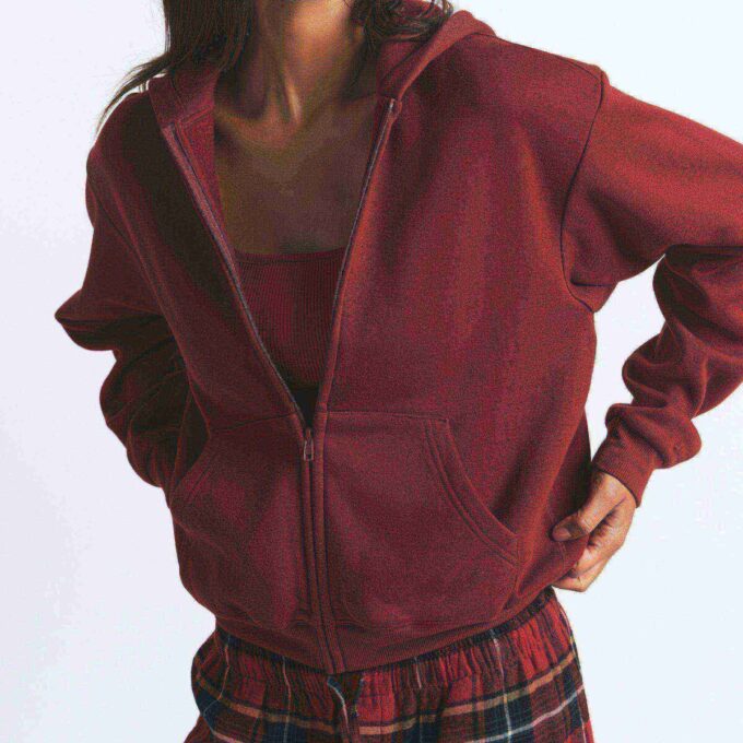 Klassischer Kapuzenpullover aus Baumwollfleece mit Reißverschluss Klassischer Kapuzenpullover aus Baumwollfleece mit Reißverschluss