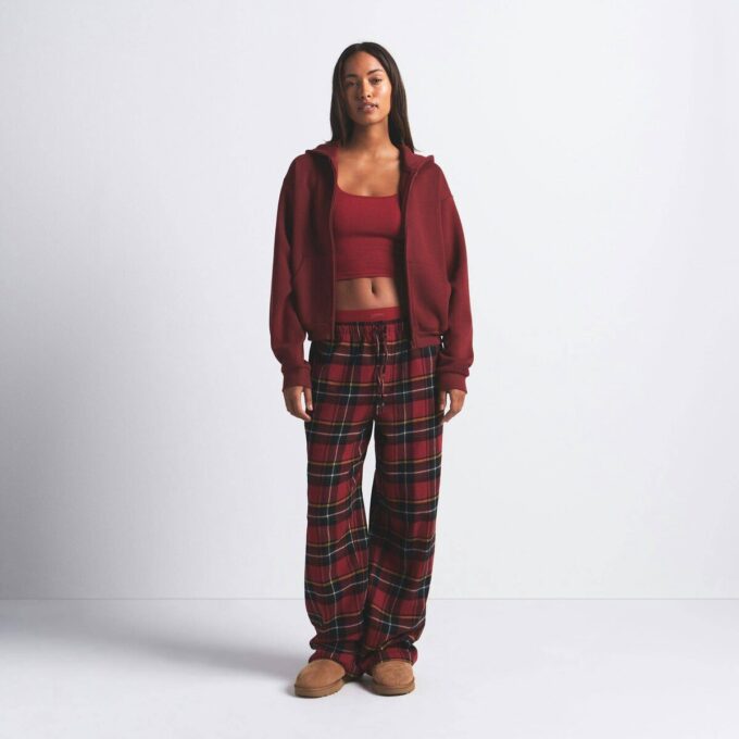 Klassischer Kapuzenpullover aus Baumwollfleece mit Reißverschluss Klassischer Kapuzenpullover aus Baumwollfleece mit Reißverschluss