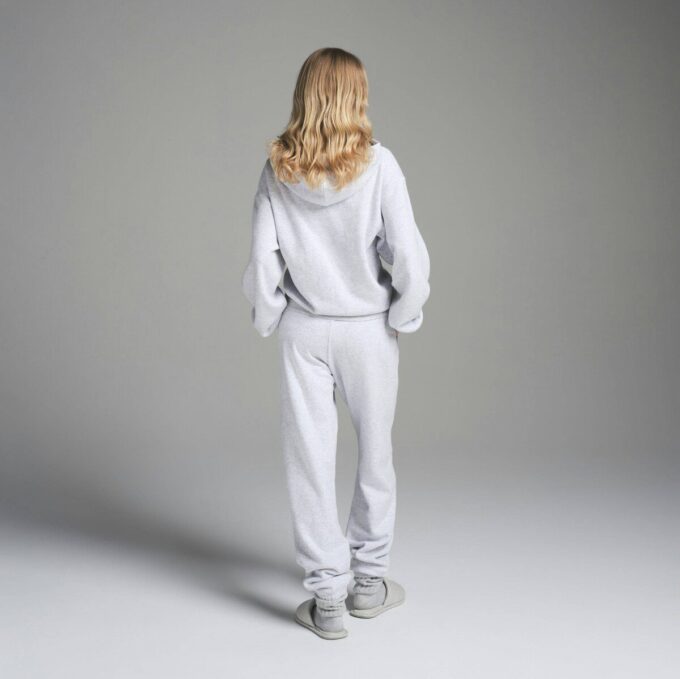 Klassischer Kapuzenpullover aus Baumwollfleece mit Reißverschluss Klassischer Kapuzenpullover aus Baumwollfleece mit Reißverschluss