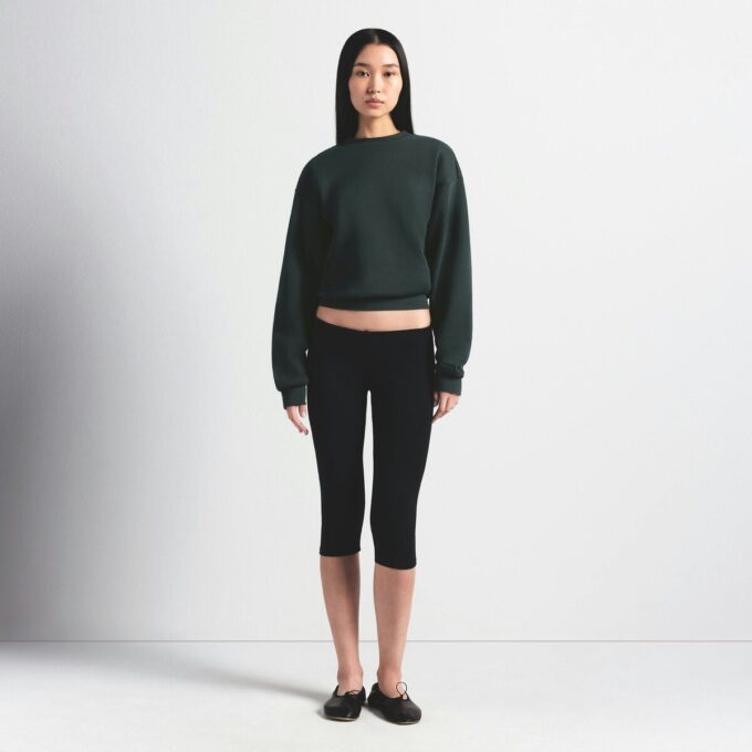 Klassischer Rundhalsausschnitt aus Baumwollfleece Klassischer Rundhalsausschnitt aus Baumwollfleece