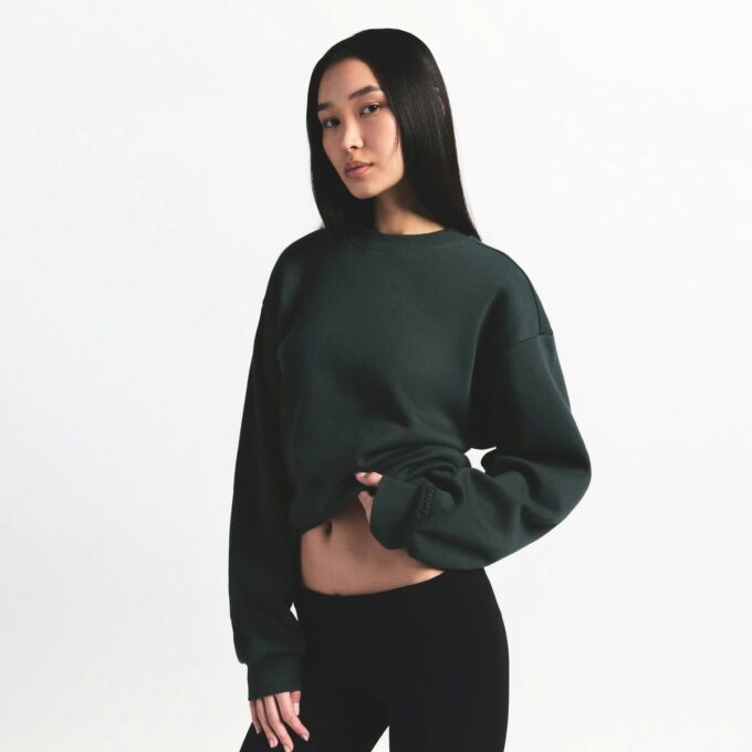 Klassischer Rundhalsausschnitt aus Baumwollfleece Klassischer Rundhalsausschnitt aus Baumwollfleece