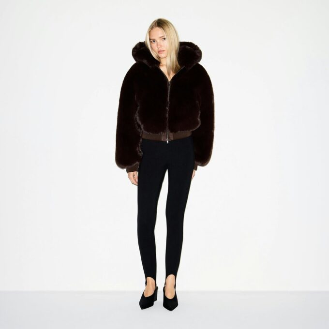 Kunstpelzjacke mit Reißverschluss Kunstpelzjacke mit Reißverschluss