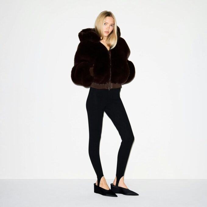 Kunstpelzjacke mit Reißverschluss Kunstpelzjacke mit Reißverschluss