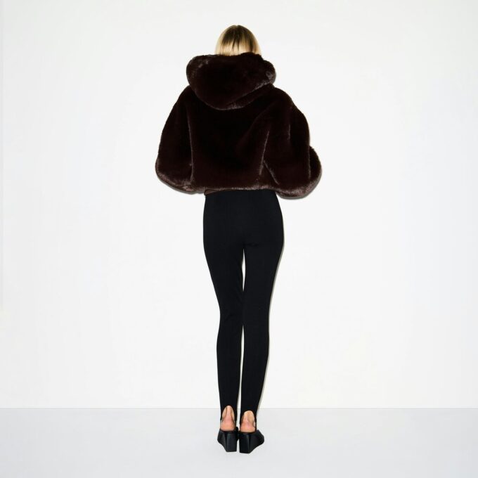 Kunstpelzjacke mit Reißverschluss Kunstpelzjacke mit Reißverschluss