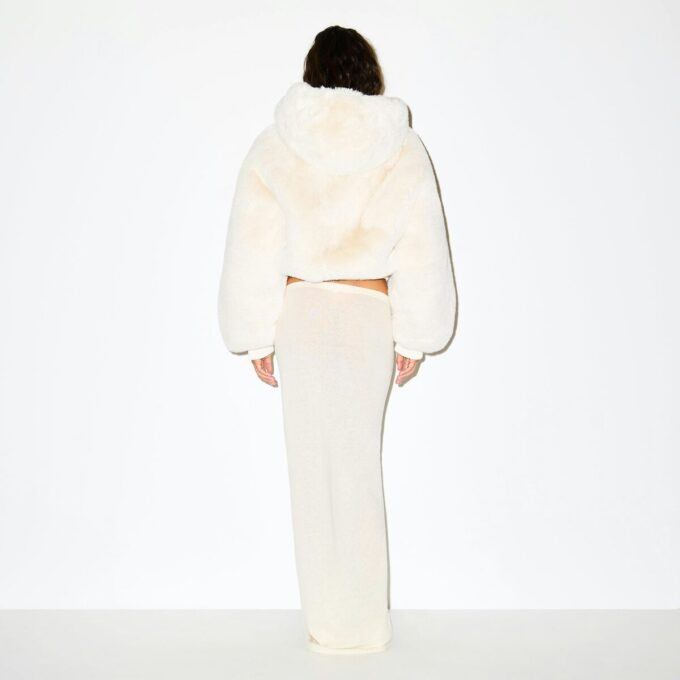 Kunstpelzjacke mit Reißverschluss Kunstpelzjacke mit Reißverschluss