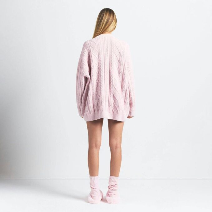 Kuscheliger, leichter Oversize-Zopfstrickpullover mit Rundhalsausschnitt Kuscheliger, leichter Oversize-Zopfstrickpullover mit Rundhalsausschnitt