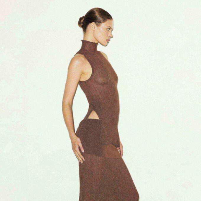 LANGER ROCK AUS TRANSPARENTEM STRICK MIT UMWAND