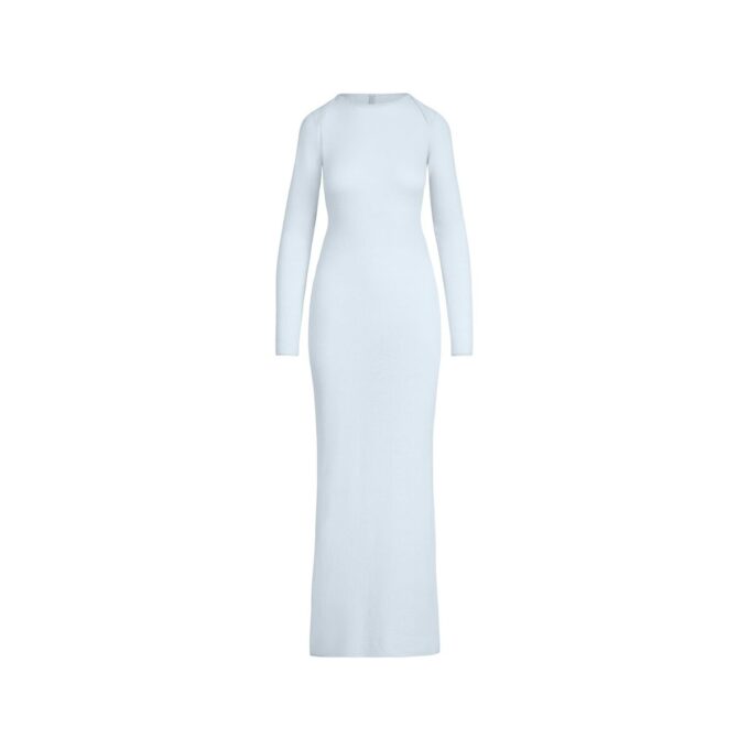 LANGES KLEID AUS FEDERLEICHTEM KASCHMIR LANGES KLEID AUS FEDERLEICHTEM KASCHMIR