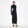 LANGES KLEID MIT ROLLKragen UND GLATTEM LAUFSCHNITT LANGES KLEID MIT ROLLKragen UND GLATTEM LAUFSCHNITT