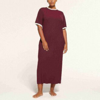 Langes Kleid mit weichem Lounge-Stil, T-Shirt-Ausschnitt