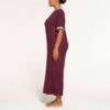 Langes Kleid mit weichem Lounge-Stil, T-Shirt-Ausschnitt Langes Kleid mit weichem Lounge-Stil, T-Shirt-Ausschnitt