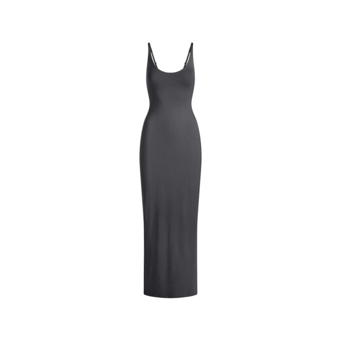 LANGES KLEID MIT WEICHEN LAGE UND RUNDEN AUSSCHNITT LANGES KLEID MIT WEICHEN LAGE UND RUNDEN AUSSCHNITT