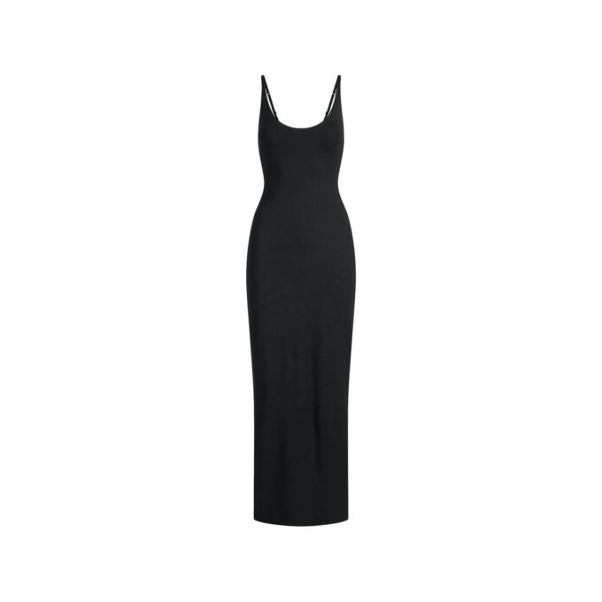 LANGES KLEID MIT WEICHEN LAGE UND RUNDEN AUSSCHNITT LANGES KLEID MIT WEICHEN LAGE UND RUNDEN AUSSCHNITT