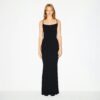 Langes Slipkleid aus weichem Lounge-Stil Langes Slipkleid aus weichem Lounge-Stil