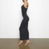 LANGES SPITZENKLEID, PASST JEDEM. LANGES SPITZENKLEID, PASST JEDEM.