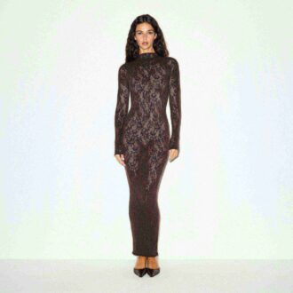 LANGES STRICKKLEID MIT STOCKAUSSCHNITT UND SPITZE