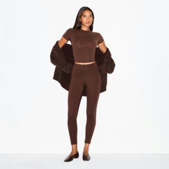 LEGGINGS MIT HOCHGESCHNITTENEM WANGEN AUS DER ESSENTIAL COLLECTION