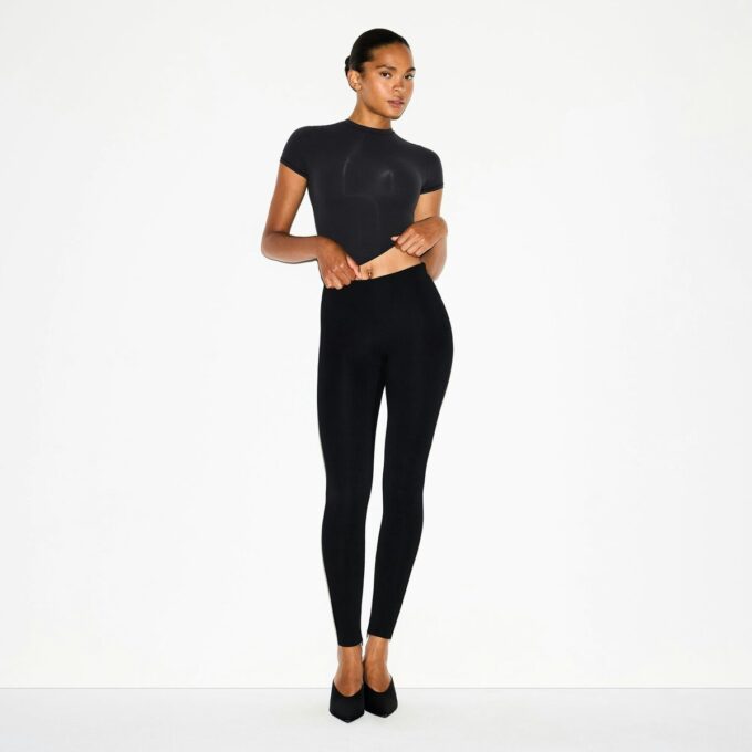 LEGGINGS MIT HOCHGESCHNITTENEM WANGEN AUS DER ESSENTIAL COLLECTION LEGGINGS MIT HOCHGESCHNITTENEM WANGEN AUS DER ESSENTIAL COLLECTION
