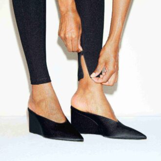 LEGGINGS MIT HOCHGESCHNITTENEM WANGEN AUS DER ESSENTIAL COLLECTION
