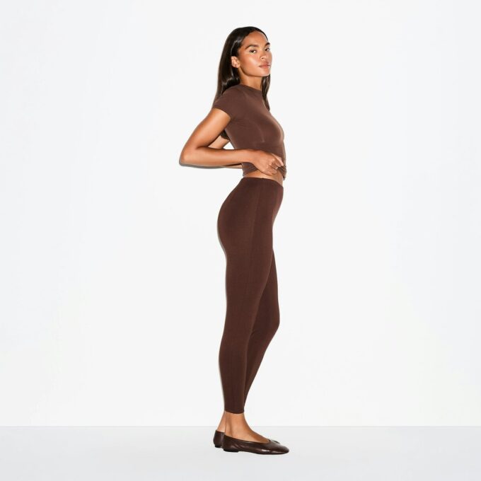 LEGGINGS MIT HOCHGESCHNITTENEM WANGEN AUS DER ESSENTIAL COLLECTION LEGGINGS MIT HOCHGESCHNITTENEM WANGEN AUS DER ESSENTIAL COLLECTION
