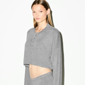 LEICHTES MODAL-CROPPED HENLEY LEICHTES MODAL-CROPPED HENLEY
