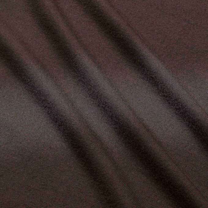LANGES KLEID MIT ROLLKragen UND GLATTEM LAUFSCHNITT LANGES KLEID MIT ROLLKragen UND GLATTEM LAUFSCHNITT