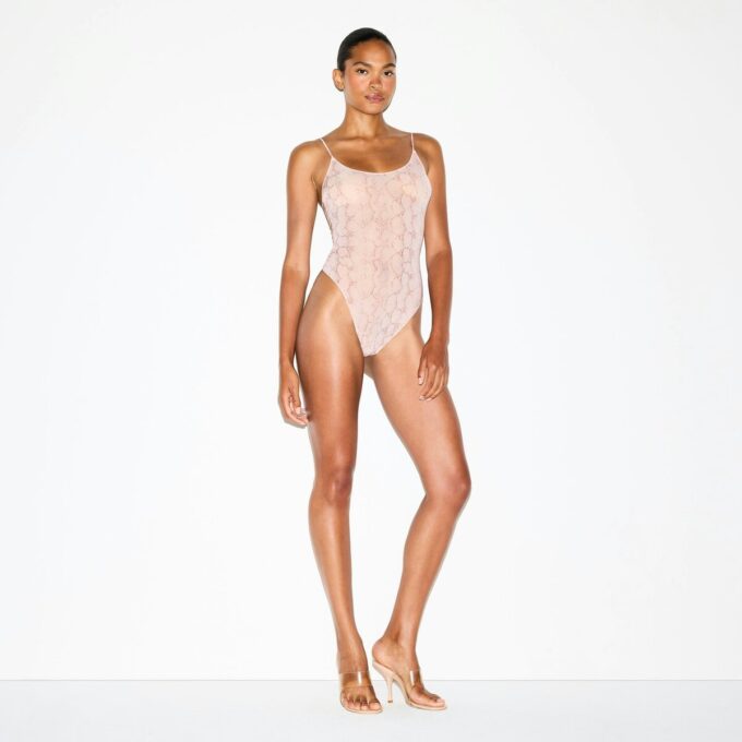 Milchig-transparenter Camisole-Body